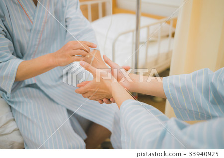 hospital, hospitals, Handshake 33940925