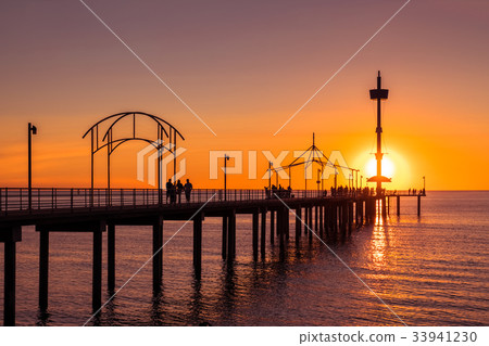 Brighton Beach jetty with people 33941230