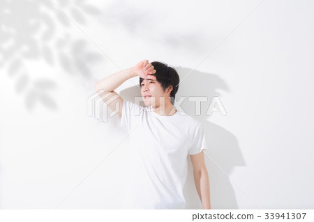 Young man outdoor 33941307