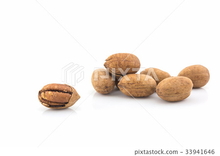 Chinese walnut kernels dried fruit food. 33941646