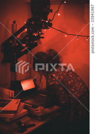 暗室 女生 女孩 33941987