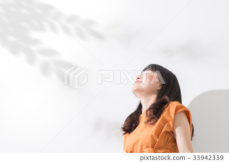 Young lady copy space 33942339