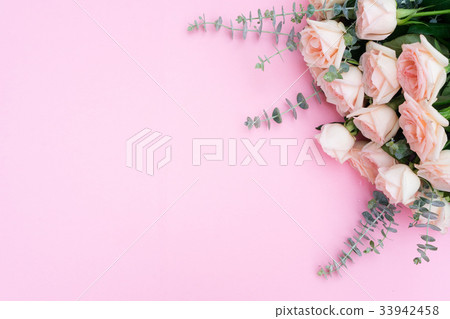 fresh rose flowers 33942458