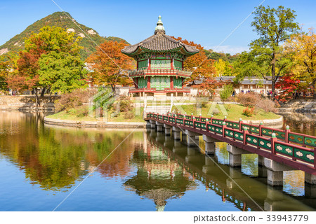 Autumn of Gyeongbokgung Palace in Seoul ,Korea 33943779