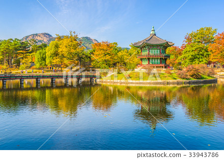 Autumn of Gyeongbokgung Palace in Seoul ,Korea Autumn of Gyeongbokgung Palace in Seoul ,Korea 33943786