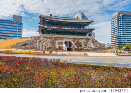 Namdaemun Gate in Seoul ,South Korea Namdaemun Gate in Seoul ,South Korea 33943794