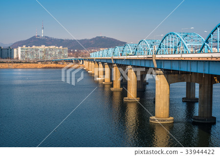 Hanriver in Seoul City, South korea. 33944422