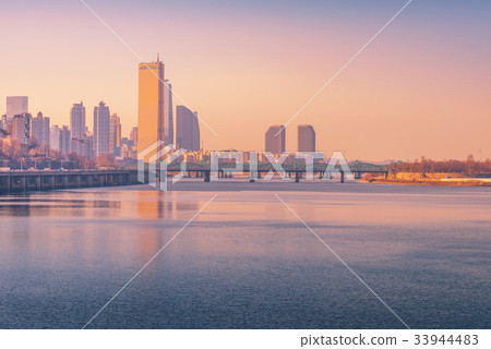 Hanriver in Seoul City, South korea. 33944483