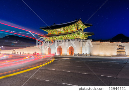 Korea,Gyeongbokgung palace at night in Seoul 33944531