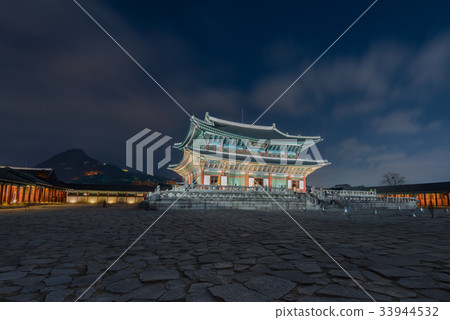 Korea,Gyeongbokgung palace at night in Seoul 33944532