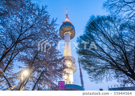 Seoul tower at night in Seoul,South Korea. 33944564