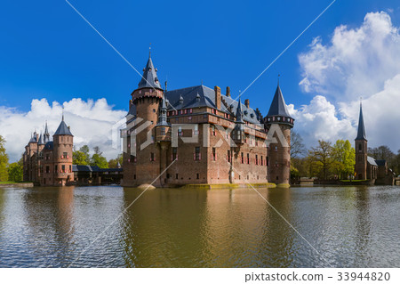 De Haar castle near Utrecht - Netherlands 33944820
