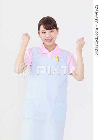 幼兒園的年輕老師做膽量擺在 33944925