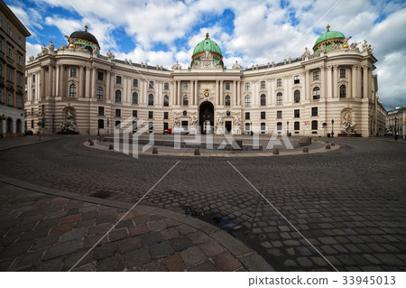 Hofburg Palace and Michaelerplatz in Vienna 33945013