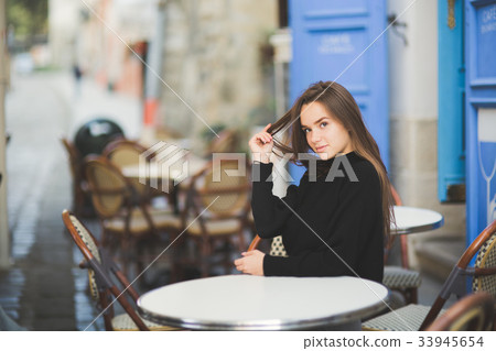 Portrait of a young beautiful woman in a urban 33945654