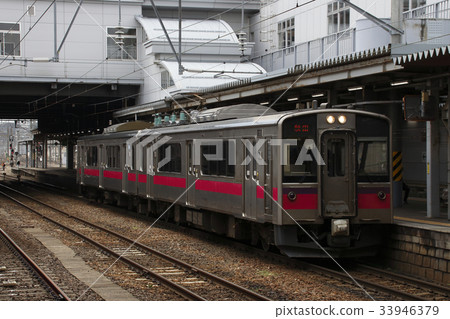 上越本線701系列(秋田⇔酒田)抵達秋田站 上越本線701系列(秋田⇔酒田)抵達秋田站 33946379