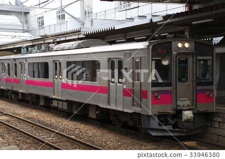 Uetsu Main Line Series 701 (Akita⇔Sakata) stopped at Akita Station Uetsu Main Line Series 701 (Akita⇔Sakata) stopped at Akita Station 33946380