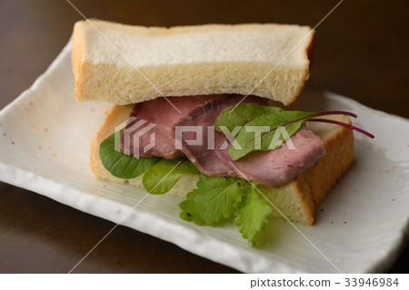 烤牛肉三明治 烤牛肉三明治 33946984