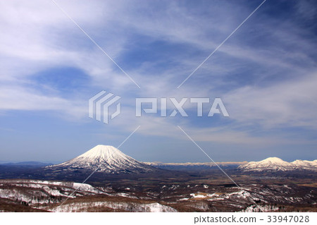 Mt. Yotei mountain in early spring seen from Honjo mountain climbing 33947028