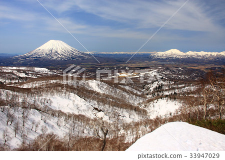 Mt. Yotei山在從Honjo登山看見的早期的春天 33947029