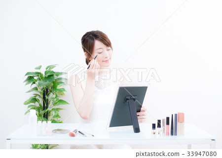 化妝眼線女人 化妝眼線女人 33947080