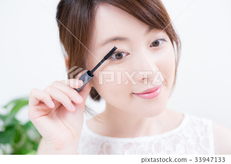 Makeup mascara woman Makeup mascara woman 33947133