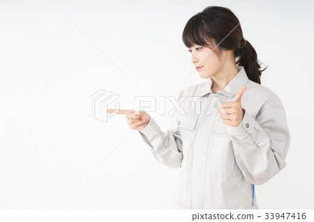 做安全性檢查工作服的少婦 做安全性檢查工作服的少婦 33947416