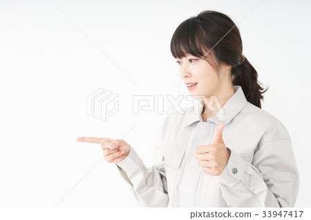 做安全性檢查工作服的少婦 做安全性檢查工作服的少婦 33947417