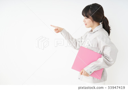 做安全性檢查工作服的少婦 做安全性檢查工作服的少婦 33947419