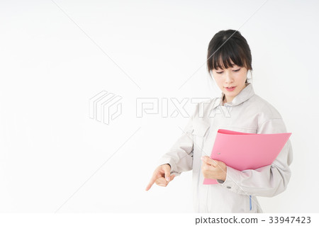 做安全性檢查工作服的少婦 做安全性檢查工作服的少婦 33947423