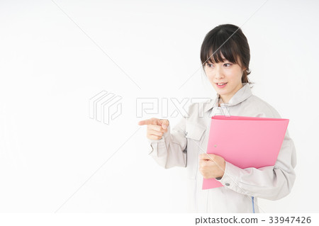 做安全性檢查工作服的少婦 做安全性檢查工作服的少婦 33947426