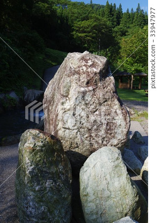 新潟Itoigawa天然紀念物“Otakigawa jadeum生產區”在Geosite公園展出的玉石原石 33947977