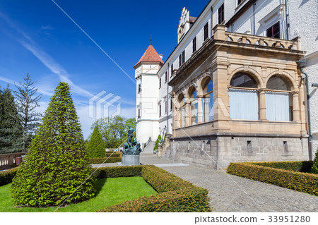 Konopiste castle park in summer day Konopiste castle park in summer day 33951280