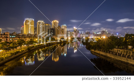 Kaohsiung - Night 33952144