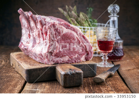 Dry Aged Rib of Beef 33953150