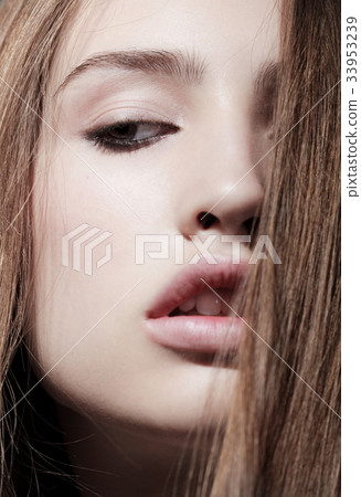 Beautiful model studio portrait Beautiful model studio portrait 33953239