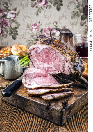 Cold Cuts Rib of Beef with Yorkshire Pudding 33953395