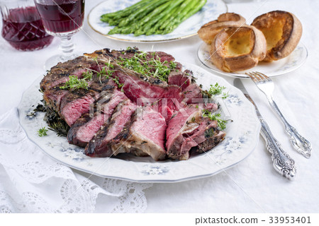 Sliced Porterhouse Steak Sliced Porterhouse Steak 33953401