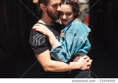 Young man and woman on the stree 33954808