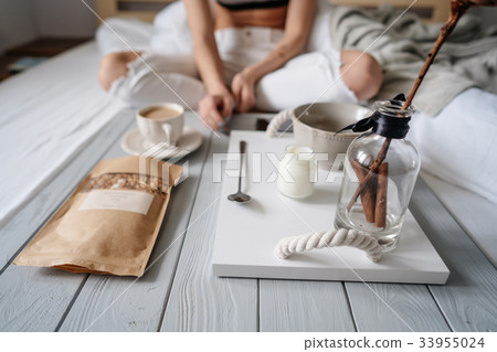 Woman eating cereals in bed 33955024
