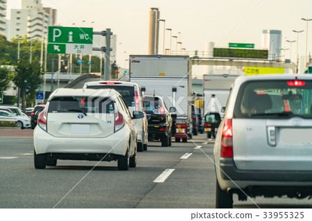 《東京》擁擠的首都高速公路 《東京》擁擠的首都高速公路 33955325