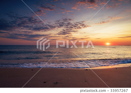 Beautiful tropical sunrise on the beach 33957267