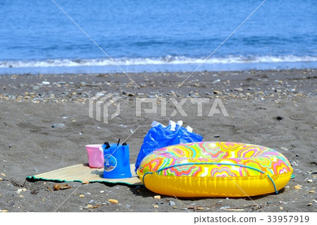 Floating ring on the beach 33957919