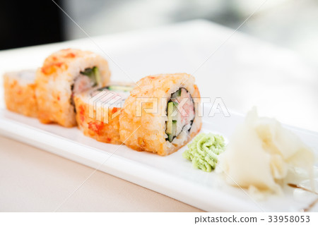 Crab maki with wasabi 33958053