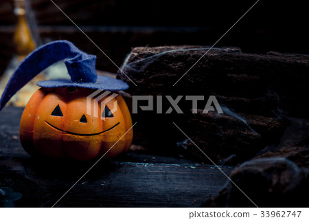 Halloween pumpkin, trick or treat scene Halloween pumpkin, trick or treat scene 33962747