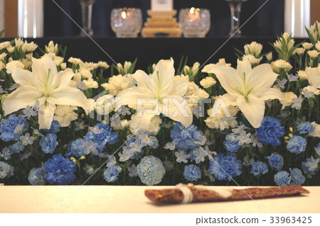 Flower altar containing Casablanca Flower altar containing Casablanca 33963425