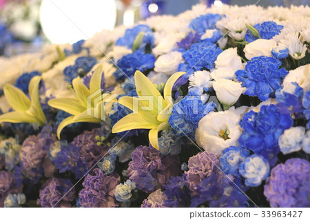 Flower altar 33963427