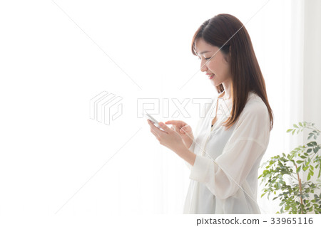 young woman young woman 33965116