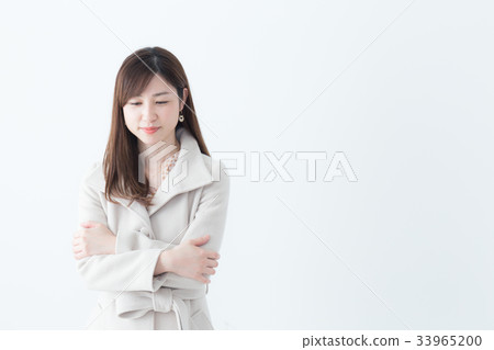 young woman      33965200