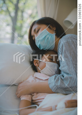 be hospitalized, hug, snuggle 33965926